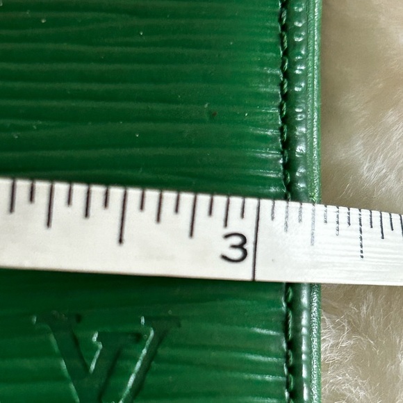 Authentic Vintage Louis Vuitton Green embossed leather coin /card / purse - Picture 9 of 10